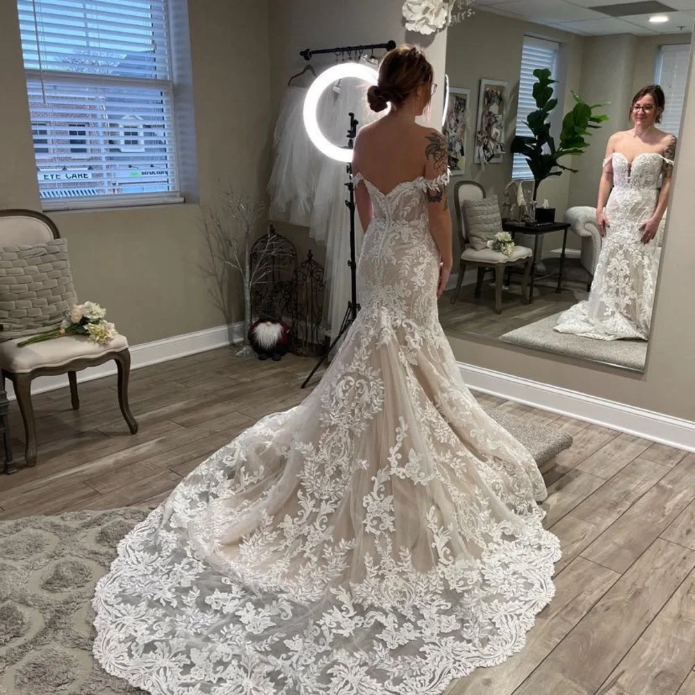 Elegant Lace Wedding Dress - Picture 3 of 5
